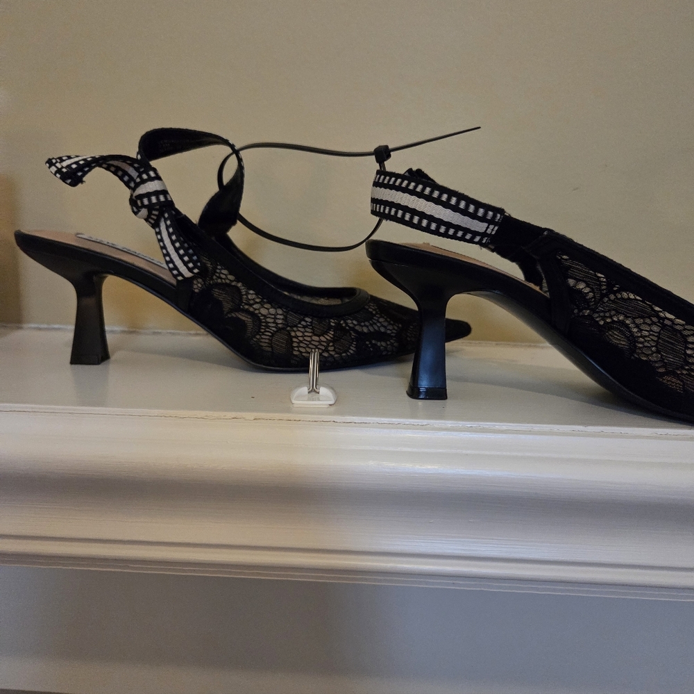 NEW Steve Madden. Black Lace Slingback Heels. Size 6.5
